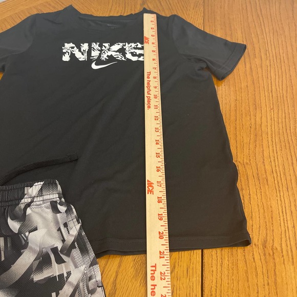 Nike Dri-Fit Outfit Boys Sz M (6) slightly used - Picture 4 of 9